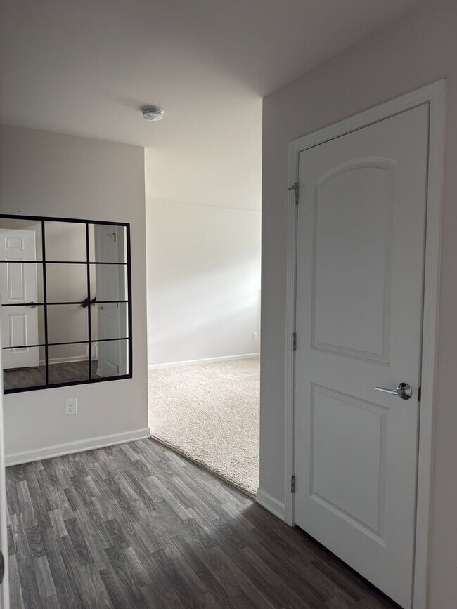 Foto del edificio - Spacious 2BR Townhome in Canton