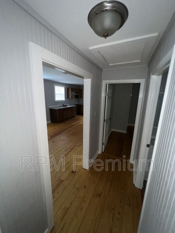 Building Photo - 3647 Mission Dr