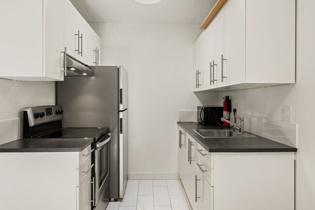 Foto del edificio - Secluded Rockridge 2BD | Parking Included | Near BART, Shops & Dining