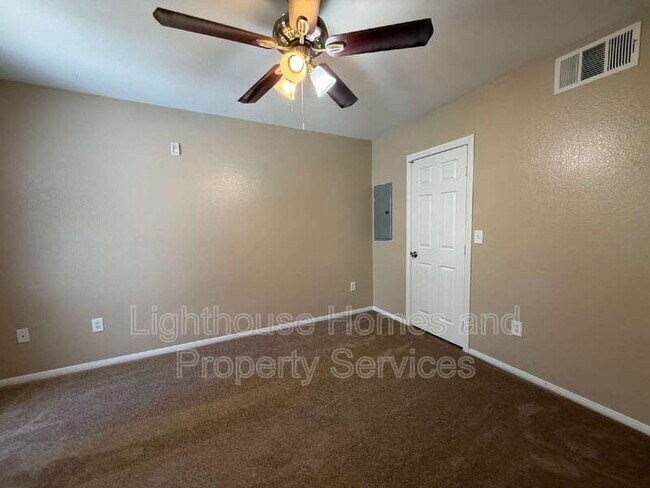 Building Photo - 6955 N Durango Dr