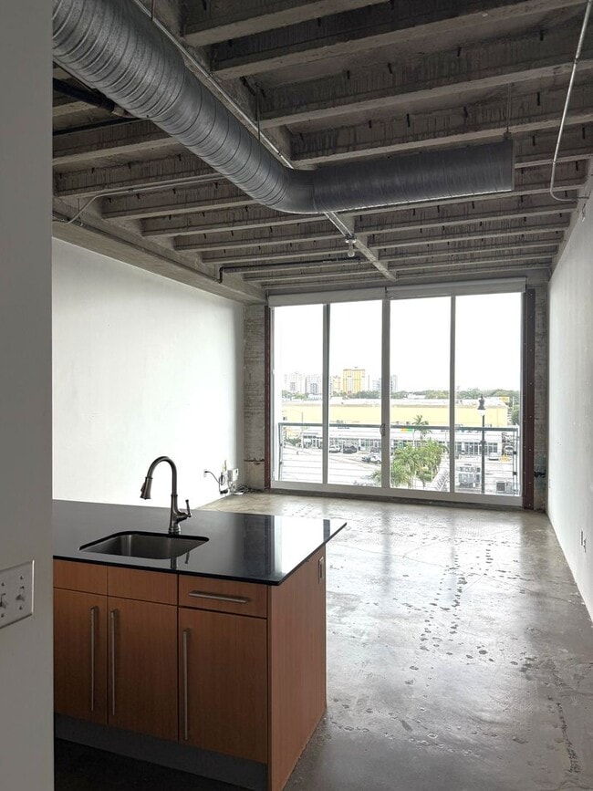 Building Photo - STUDIO LOFT