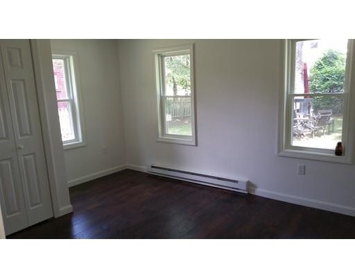 Building Photo - 10 Sutton Rd