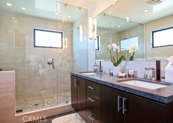 Building Photo - 1501 Crest Dr