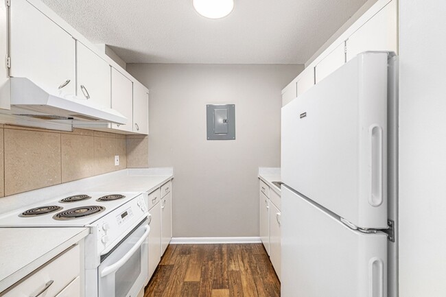 Building Photo - Blue Springs Apartments