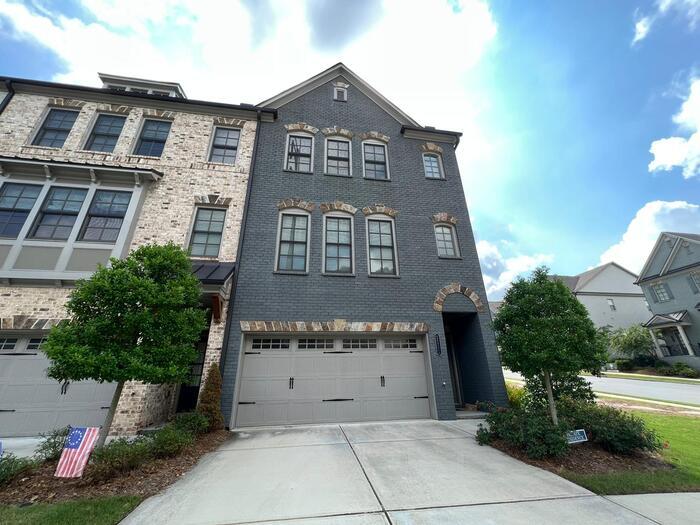 Foto principal - 2521 Skyland Drive 3 bedroom townhouse