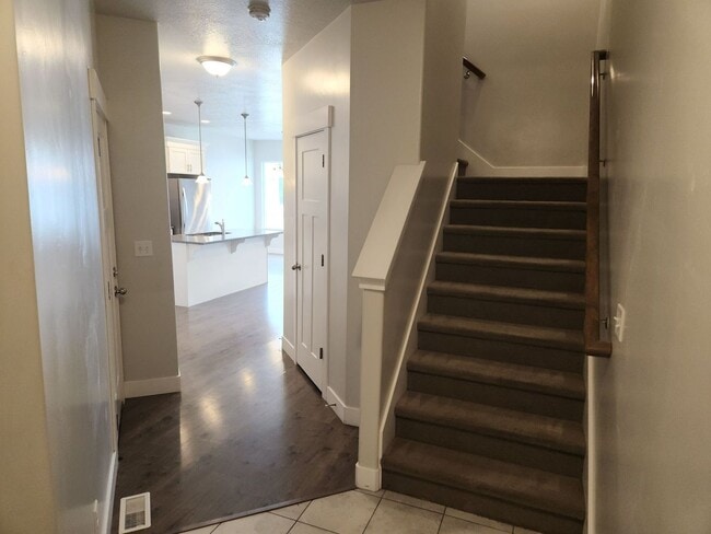 Foto del edificio - 4 Bedroom 2.5 Bathroom Lehi Townhome!