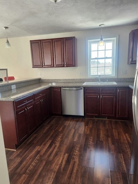 Foto del edificio - 24 Bittersweet Blvd