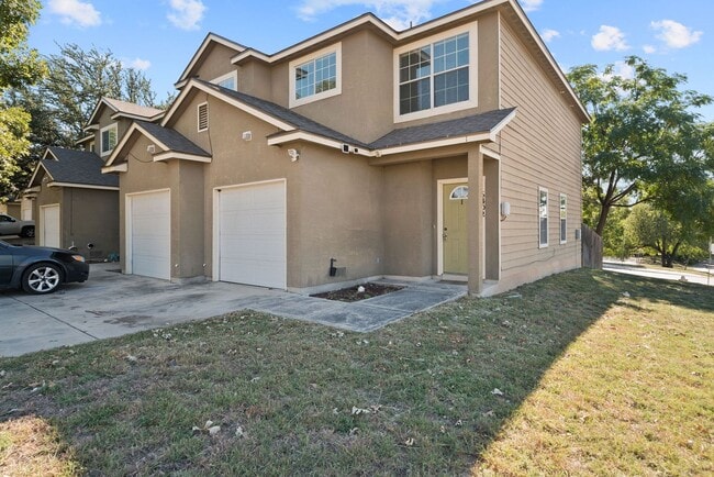 Building Photo - 3 bed 2.5 bath located in Gardens at The S...
