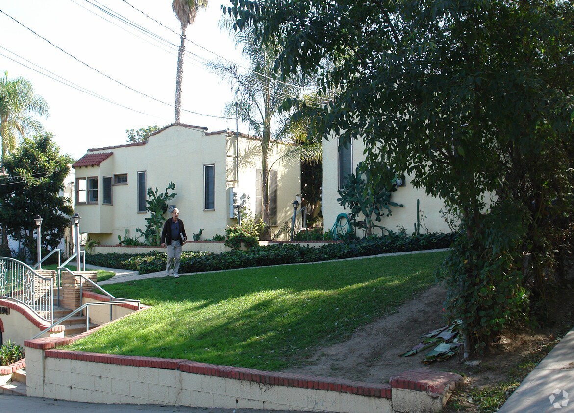 Foto del edificio - 1382-1394 Edgecliffe Dr