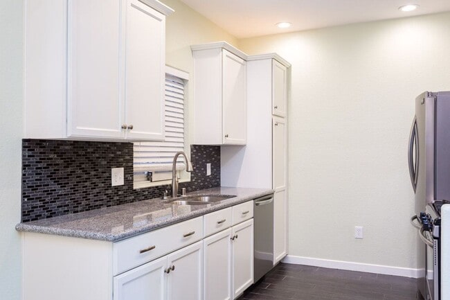 Foto del edificio - Lovely single-story condo in the community of Rancho Mission Trails!