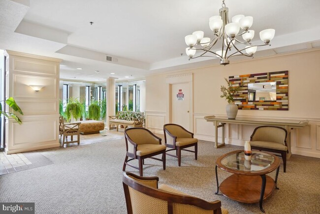 Foto del edificio - 15100 Interlachen Dr