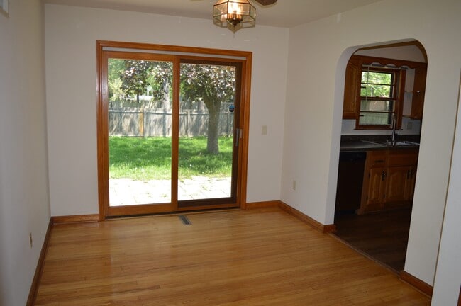 Building Photo - 7014 University Ave