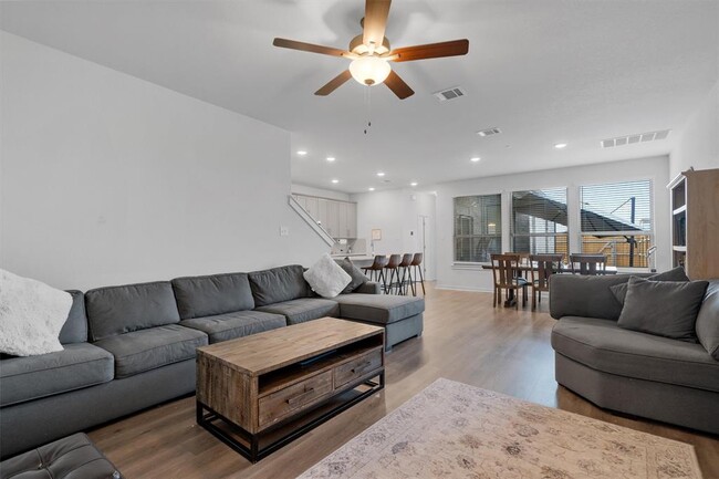 Building Photo - 2500 Forest Creek Dr