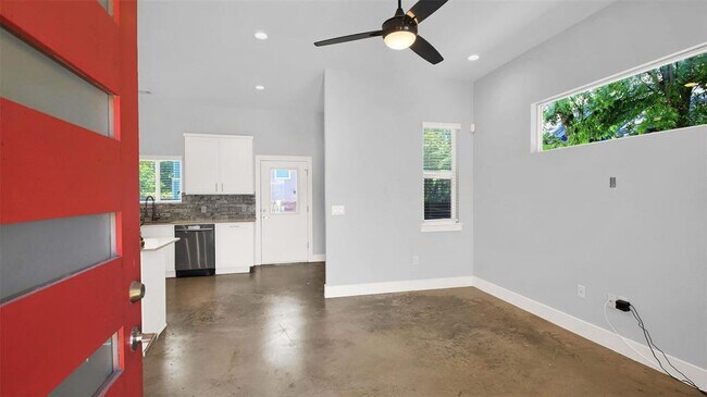 Foto del edificio - 6902 Carver Ave
