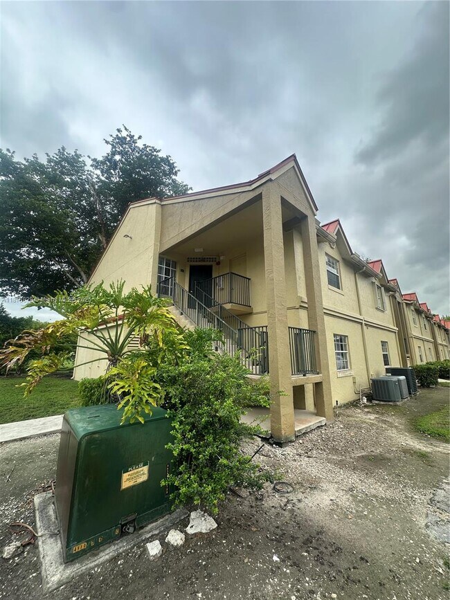 Foto del edificio - 18318 NW 68th Ave