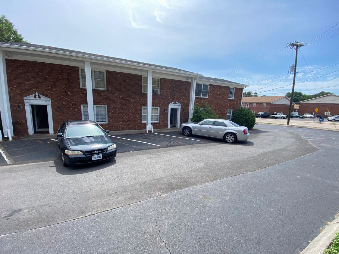 Primary Photo - 2bed/1ba Apt off S Main Kannapolis close t...