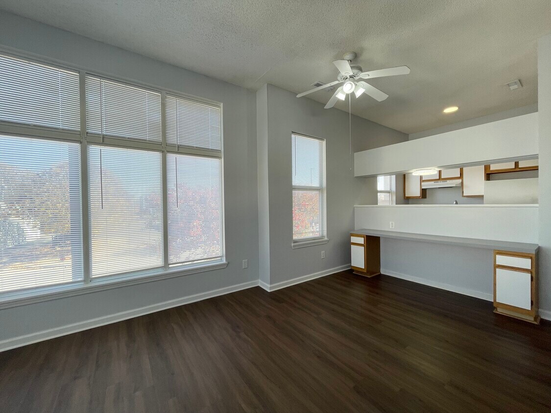 Foto principal - 3800 Broadway Blvd