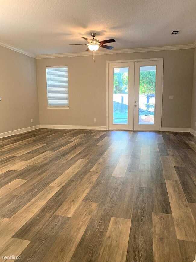 Building Photo - 3 br, 2.5 bath Townhome - 225 E Grant st