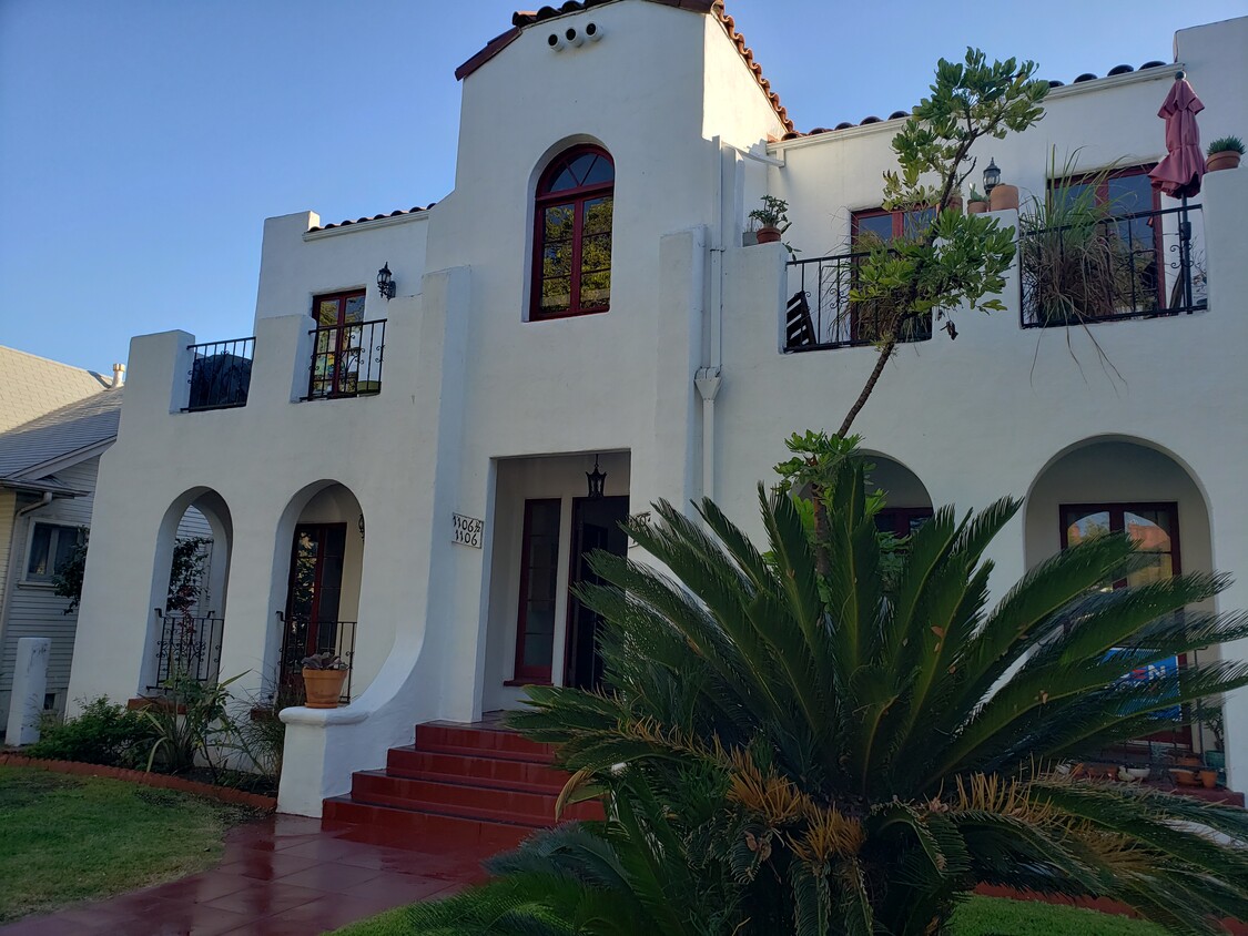 Primary Photo - 1104 E California Ave