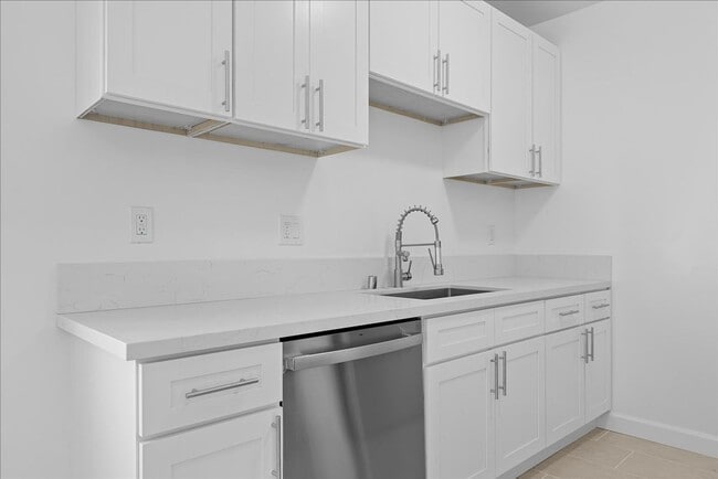 Building Photo - 2464 Penmar Ave