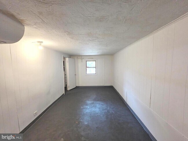 Foto del edificio - 6653 Perry Ave