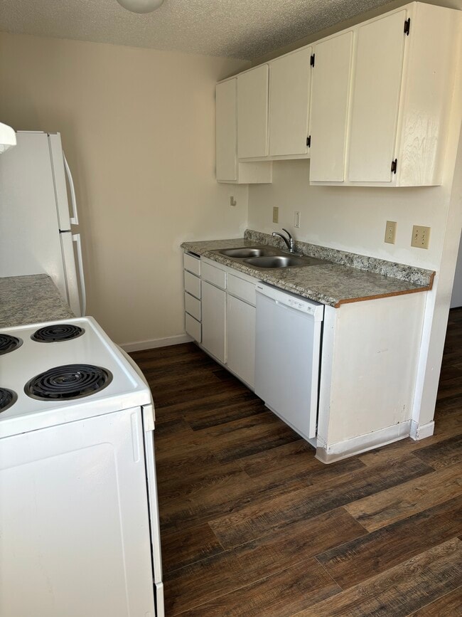 Building Photo - 246 NE 3rd St