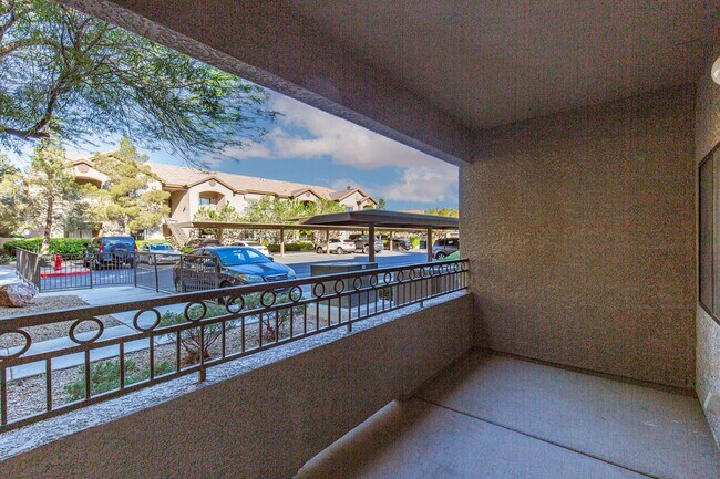 Foto del edificio - 1st floor unit in well maintained gated NW community with pool and spa