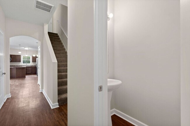 Foto del edificio - Stunning Townhome!