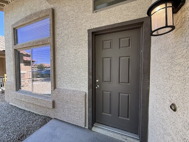 Foto del edificio - Updated 3-Bedroom Home with Vaulted Ceilin...