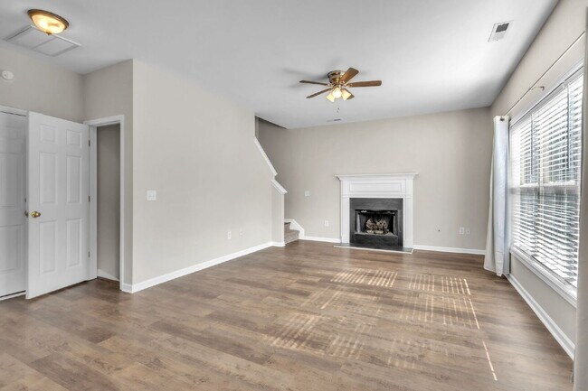 Building Photo - Stunning 4-Bed Home with Modern Kitchen, Bonus Space & Pool Access in Long Creek Plantation