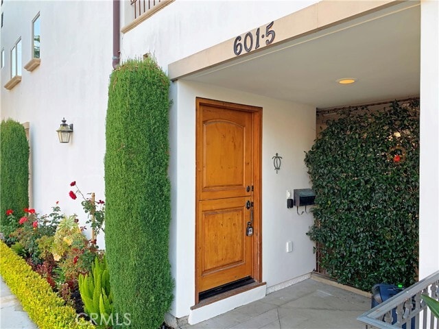 Foto del edificio - 601 Poinsettia Ave