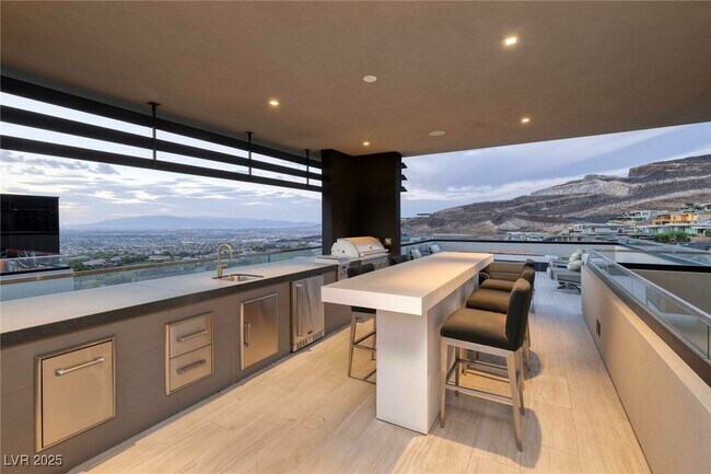 Foto del edificio - 750 Dragon Ridge Dr