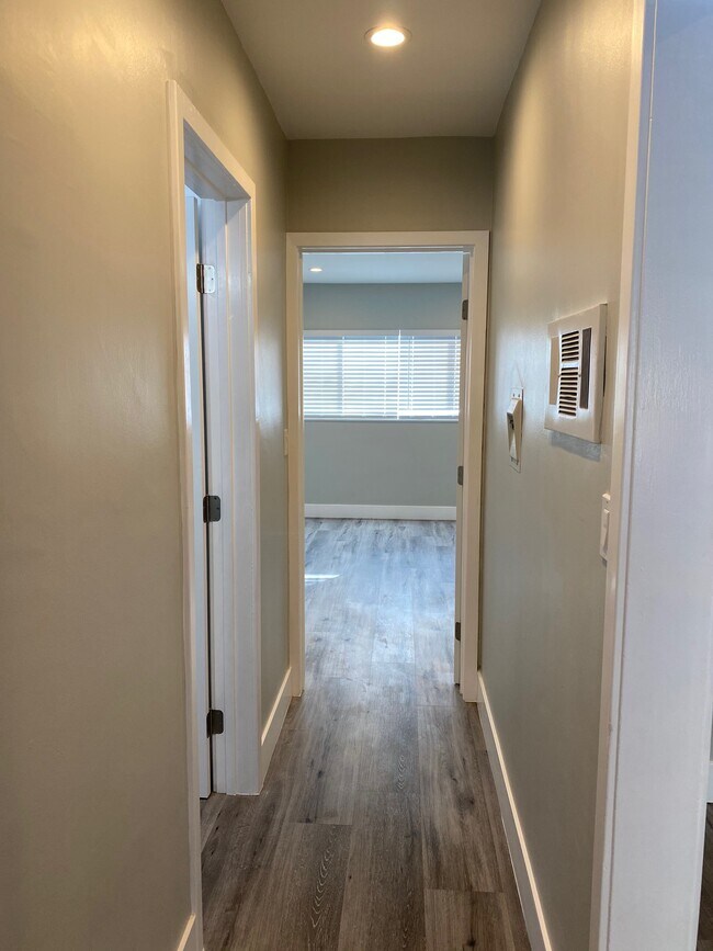 Hallway - 1 - 1707 Barry Ave