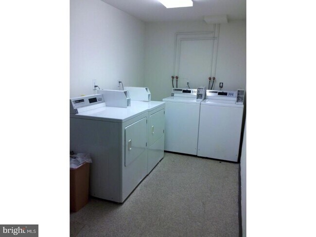 Foto del edificio - 7801 Hasbrook Ave