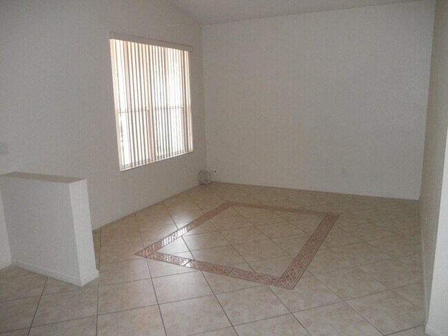 Foto del edificio - 6767 Silver Ridge Ln