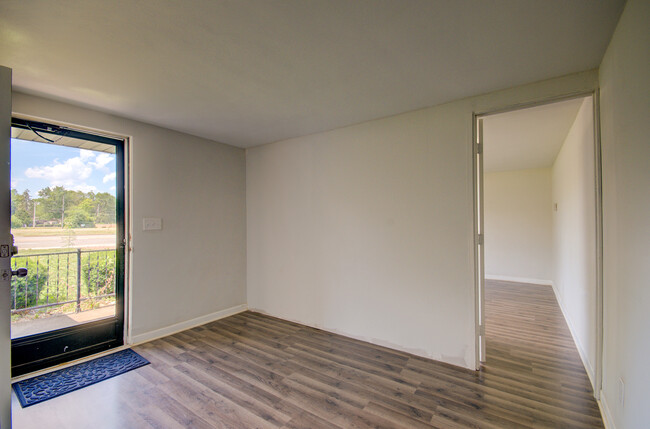 Building Photo - 2445 Plainfield Rd
