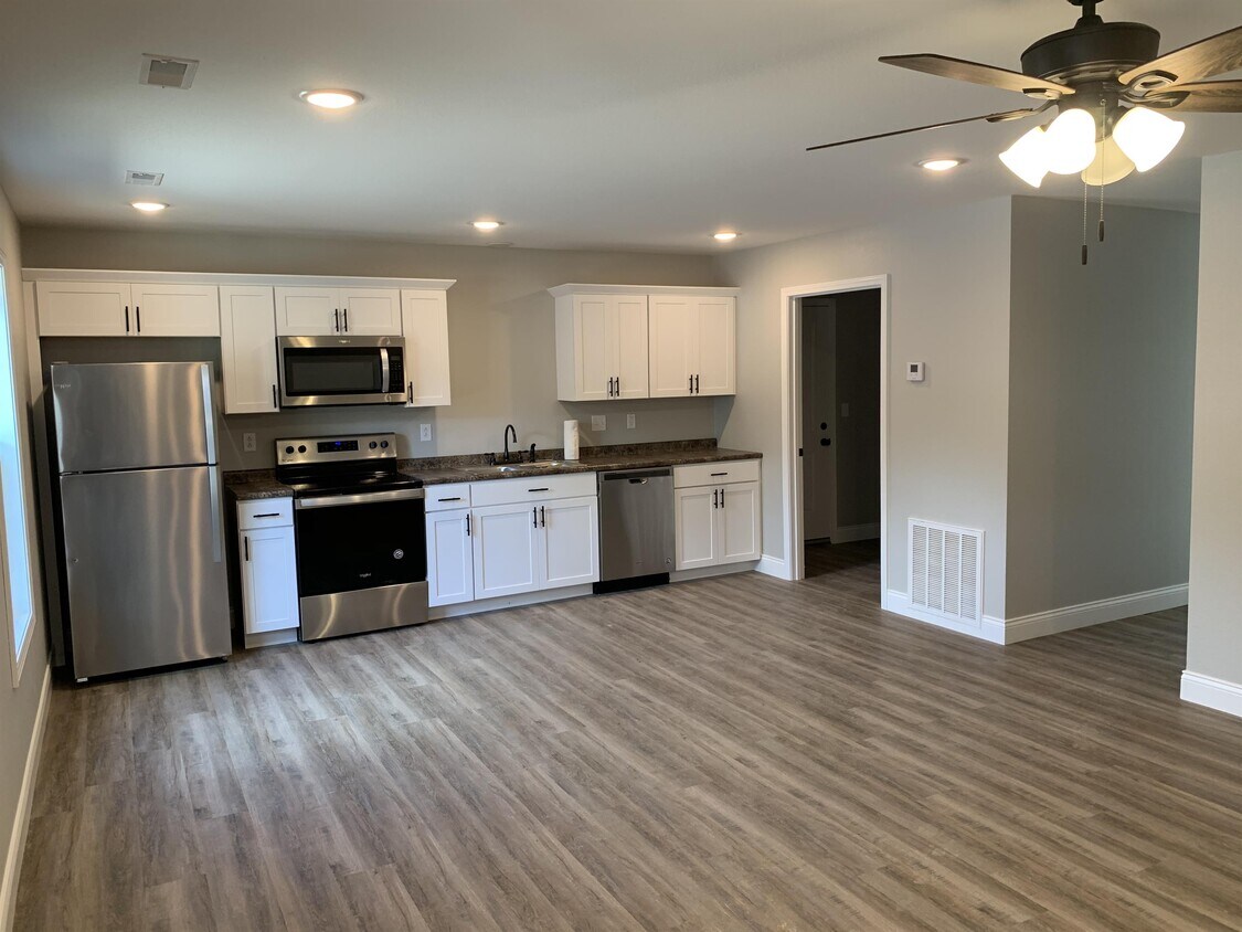 4 W MarElm St Unit 4, Scott City, MO 63780 Room for Rent in Scott