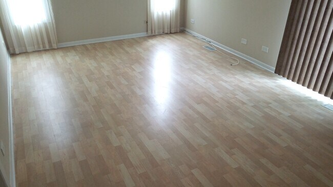 Foto del edificio - 542 Crown Point Ct