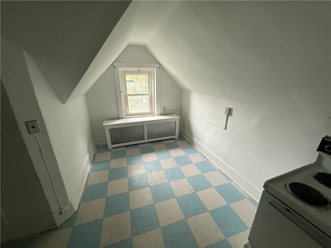 Foto del edificio - 12 Tilton Ave