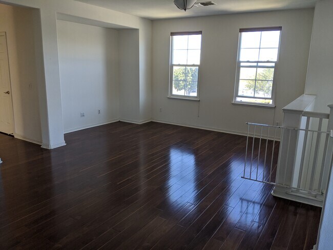 Building Photo - 48910 Lady Fern Cmn