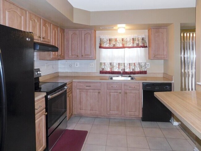 Building Photo - Charming 2-Story Townhome with 3 Bedrooms/...
