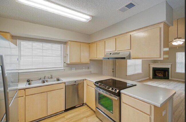 Building Photo - 3385 Tansey Ct