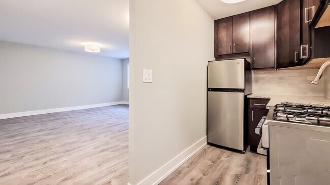 Foto del edificio - 454 W Barry Ave