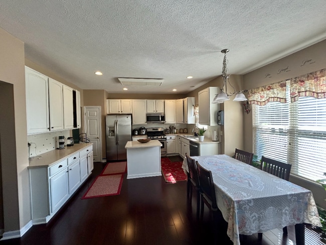 Building Photo - 7619 Mill Springs Dr