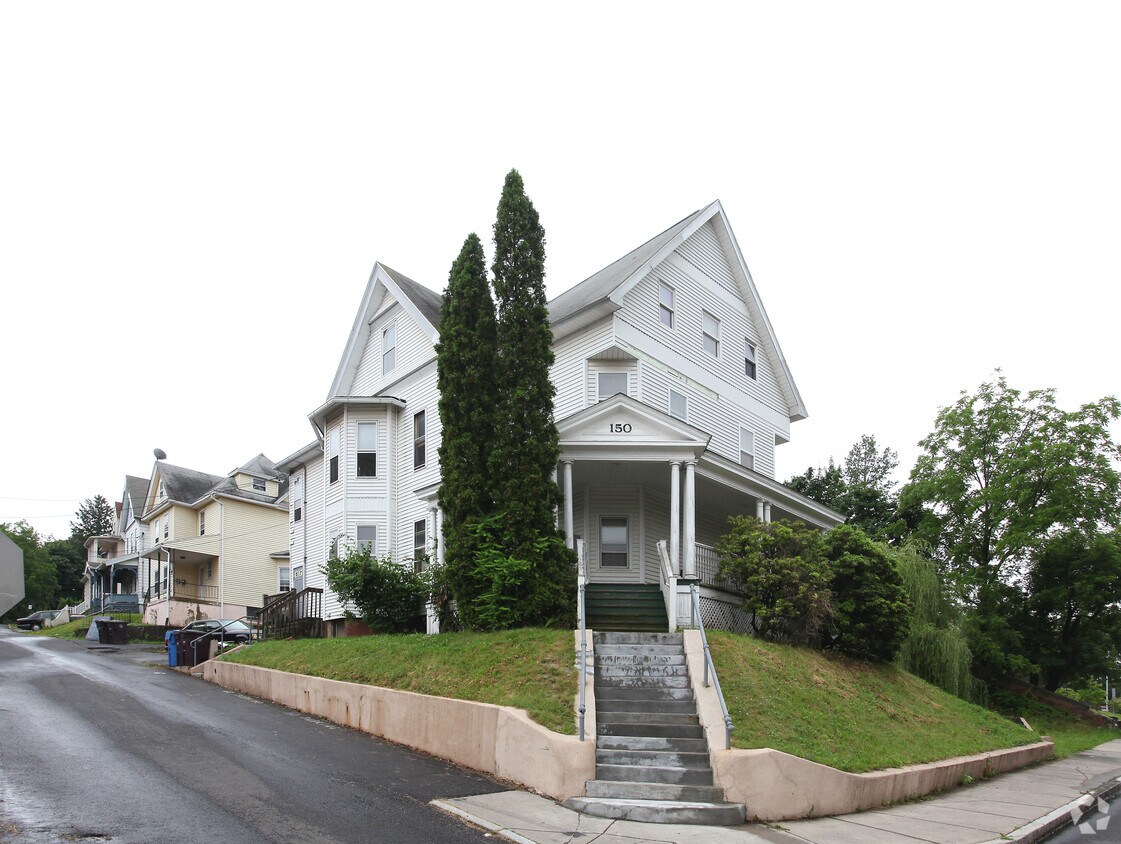Primary Photo - 150 W Main St