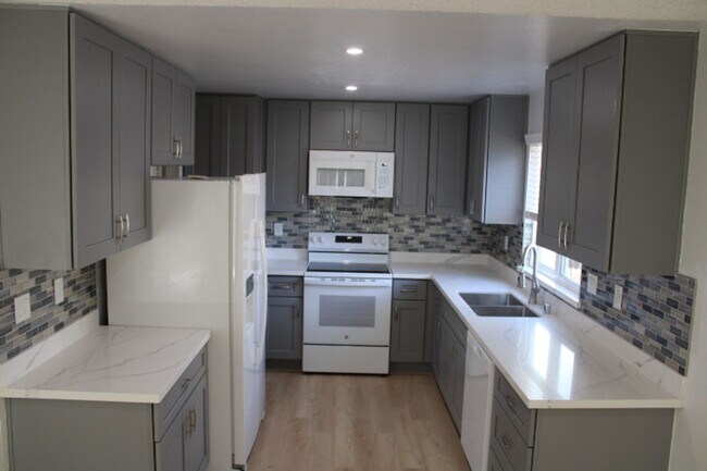 Foto del edificio - 1562 Partridge Dr