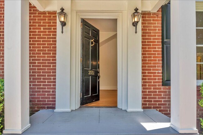 Foto del edificio - 3551 Overlook Ave