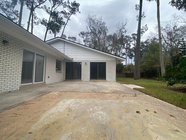 Building Photo - 104 Coral Ct