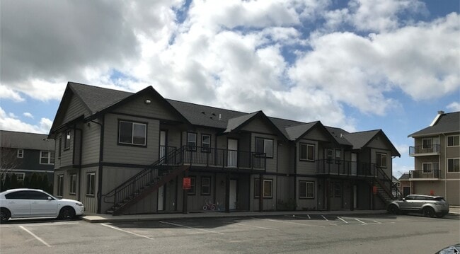 Building Photo - 2204 Mercedes Dr