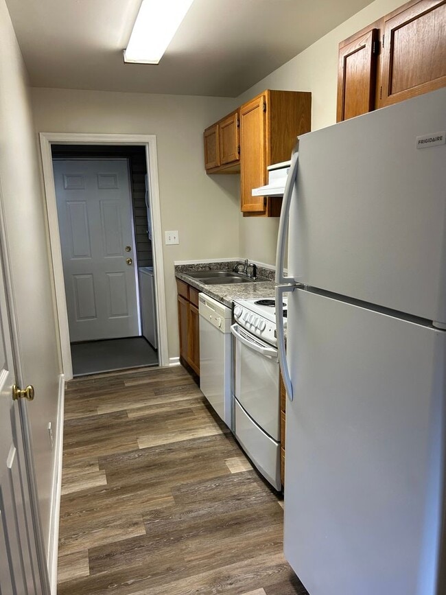 Building Photo - Now leasing for August 2026!